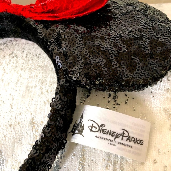 Authentic original DISNEY PARKS Sequin Black/Red Limited Edition Minnie Mouse . - Picture 4 of 4